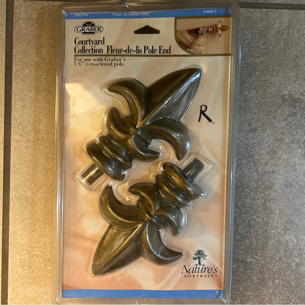 Graber Courtyard Collection Fluer-de-lis Pole End Natures Portrait Home Decor